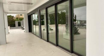 ﻿How People Live In Glass Houses