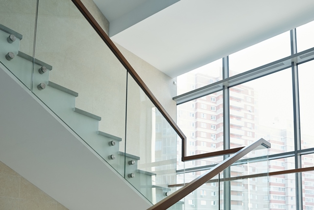 5 Reasons to Choose Glass for Your Railings and Staircases