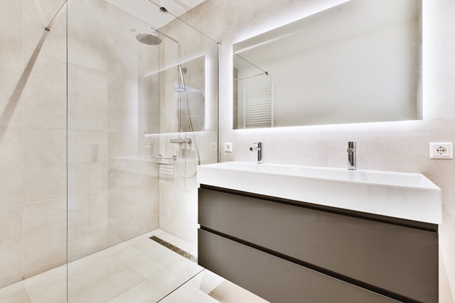 Mission Viejo, Frameless Glass Shower Doors in Bathroom Design